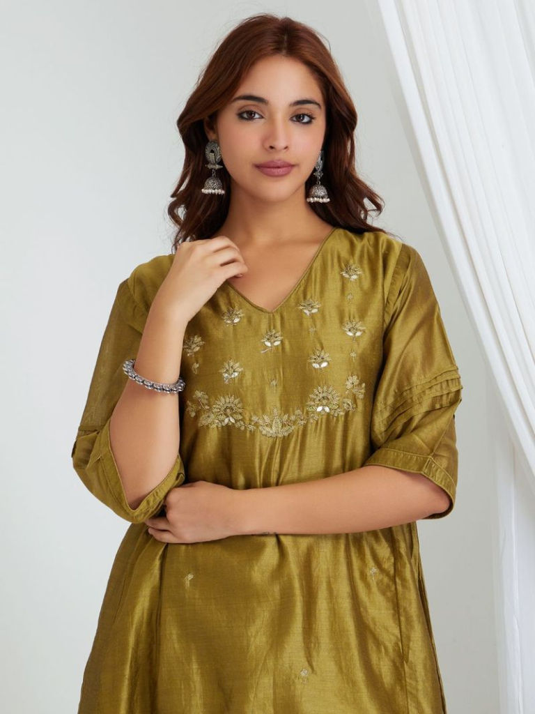 Mehendi Green Hand Embroidered Chanderi Kurta with Slip