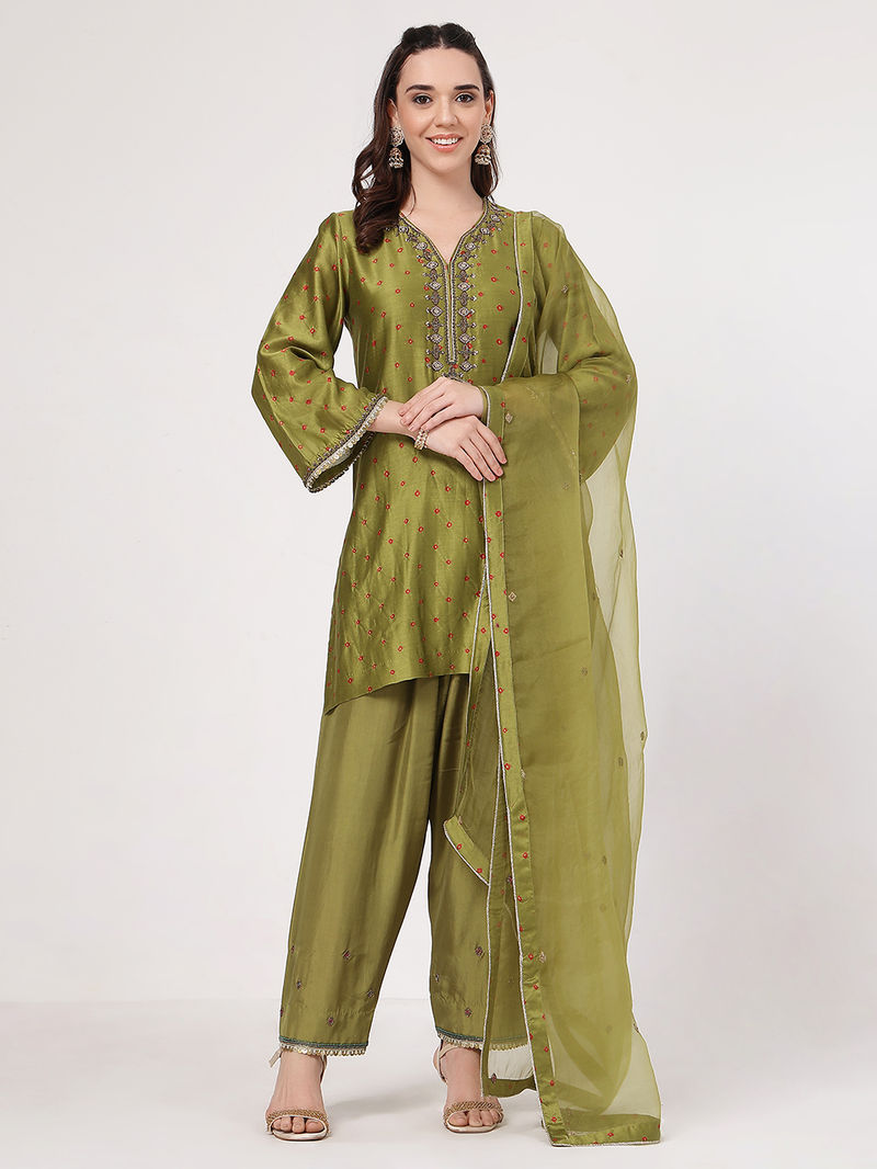 Seeking Vibrant Mehendi Celebration Attire? Explore The Loom