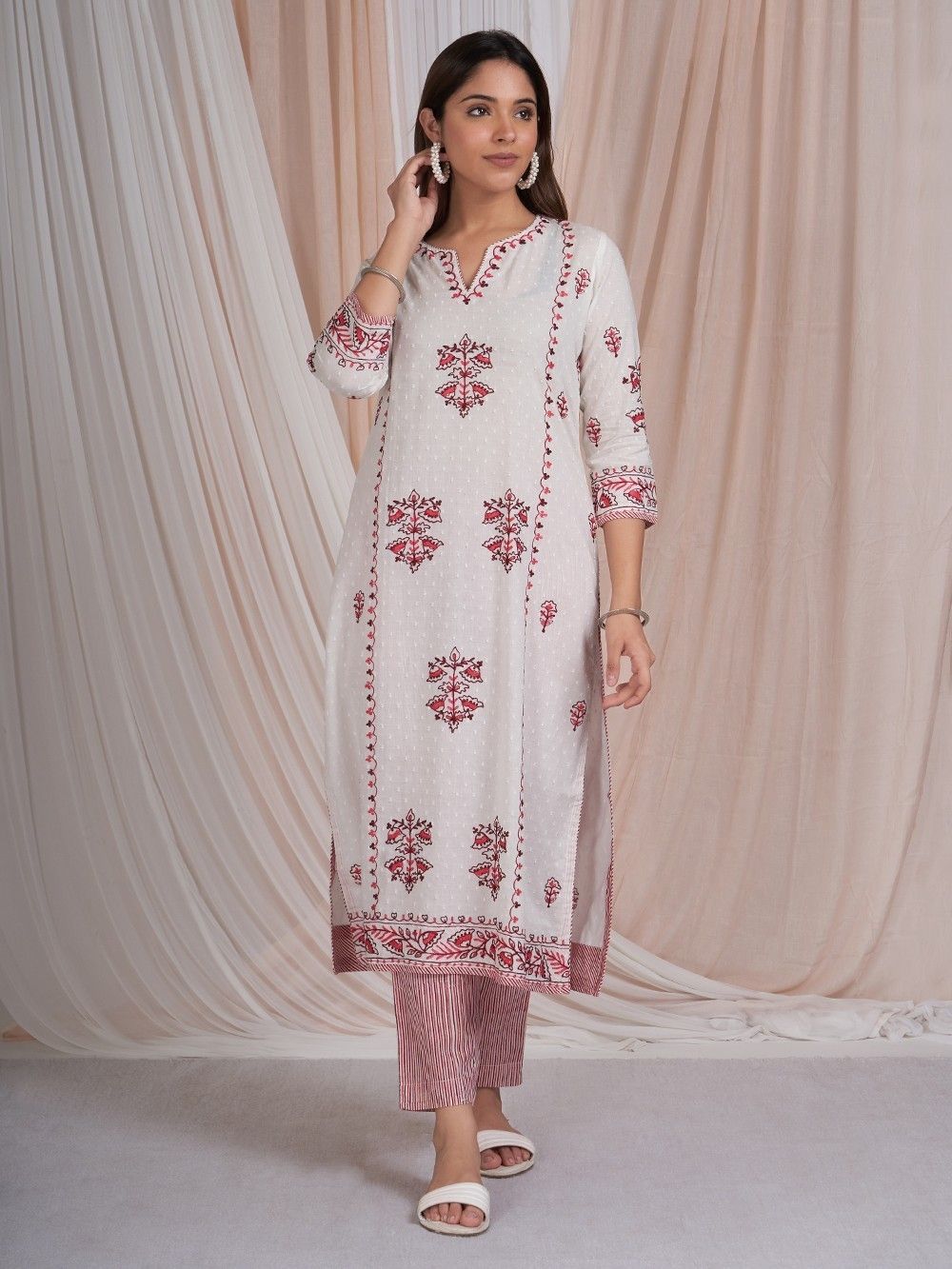 the loom - Off White Red Aari Embroidered Cotton Kurta