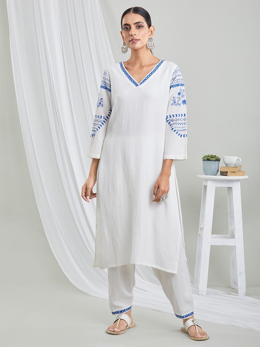 the loom - White Embroidered Viscose Linen Kurta