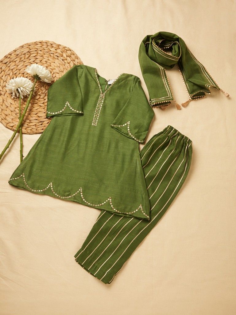 Green Embroidered Chanderi Silk Suit- Set of 3