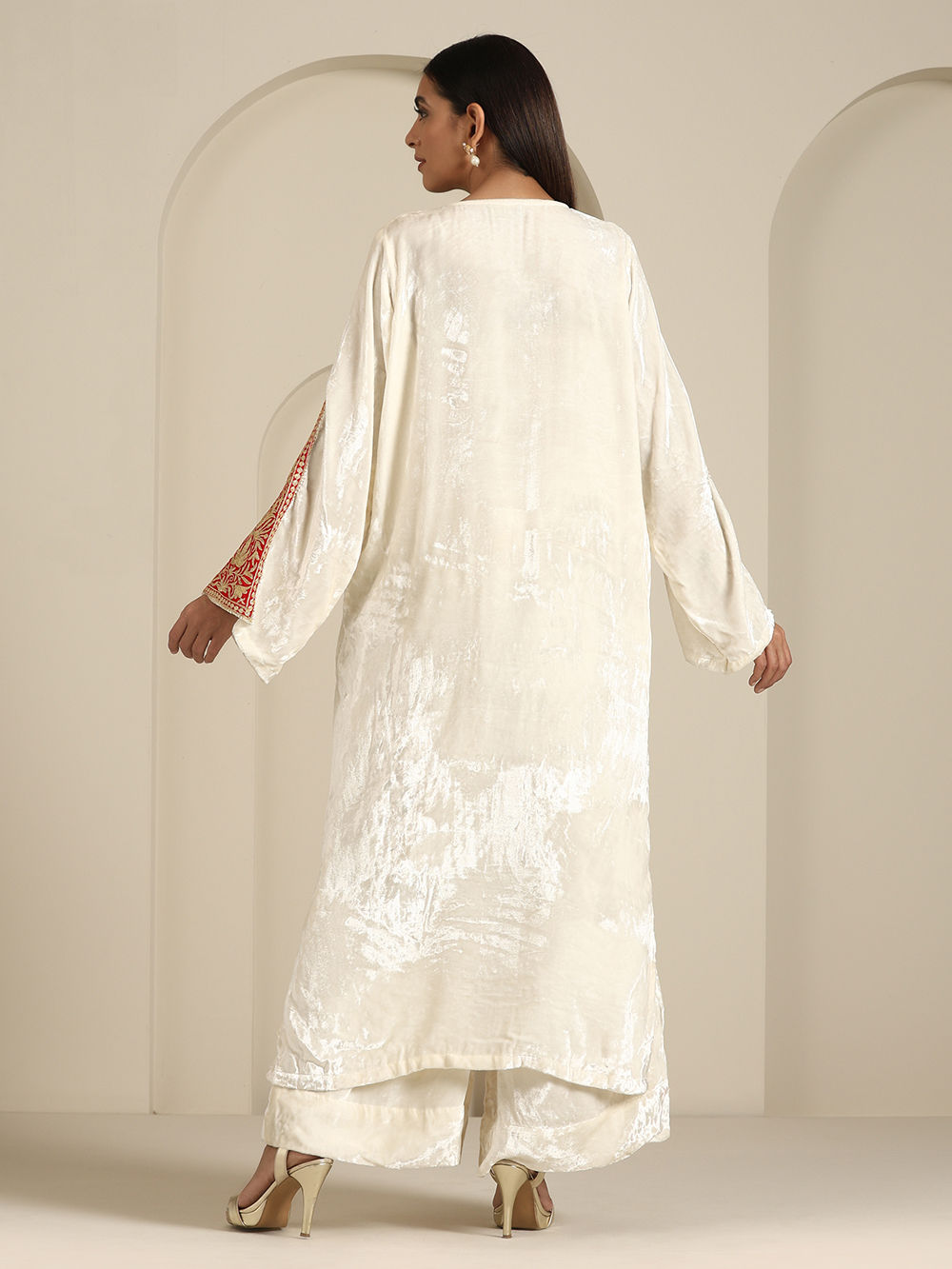Off White Kashmiri Tilla Embroidered Velvet Suit- Set of 3