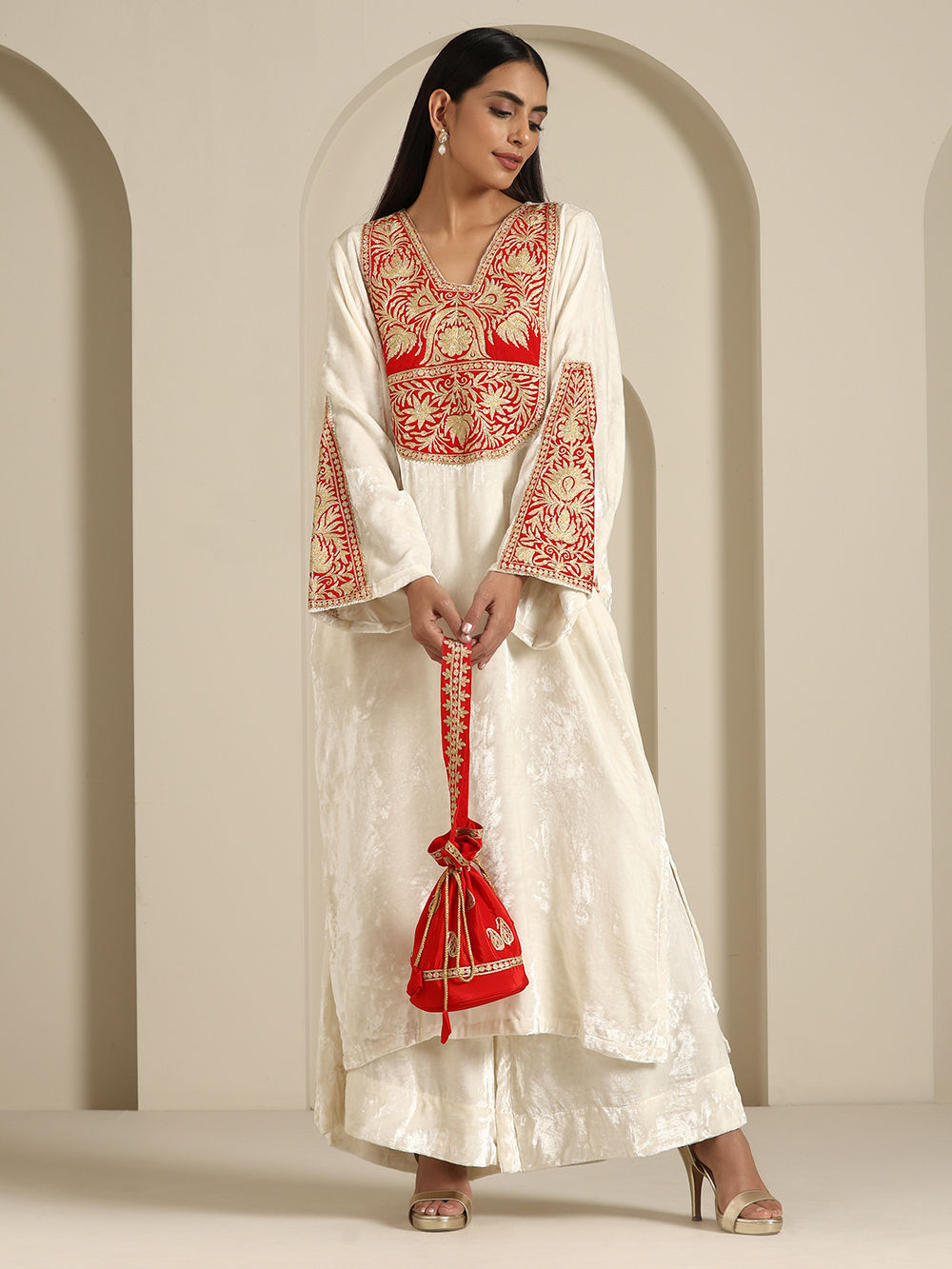 Off White Kashmiri Tilla Embroidered Velvet Suit- Set of 3