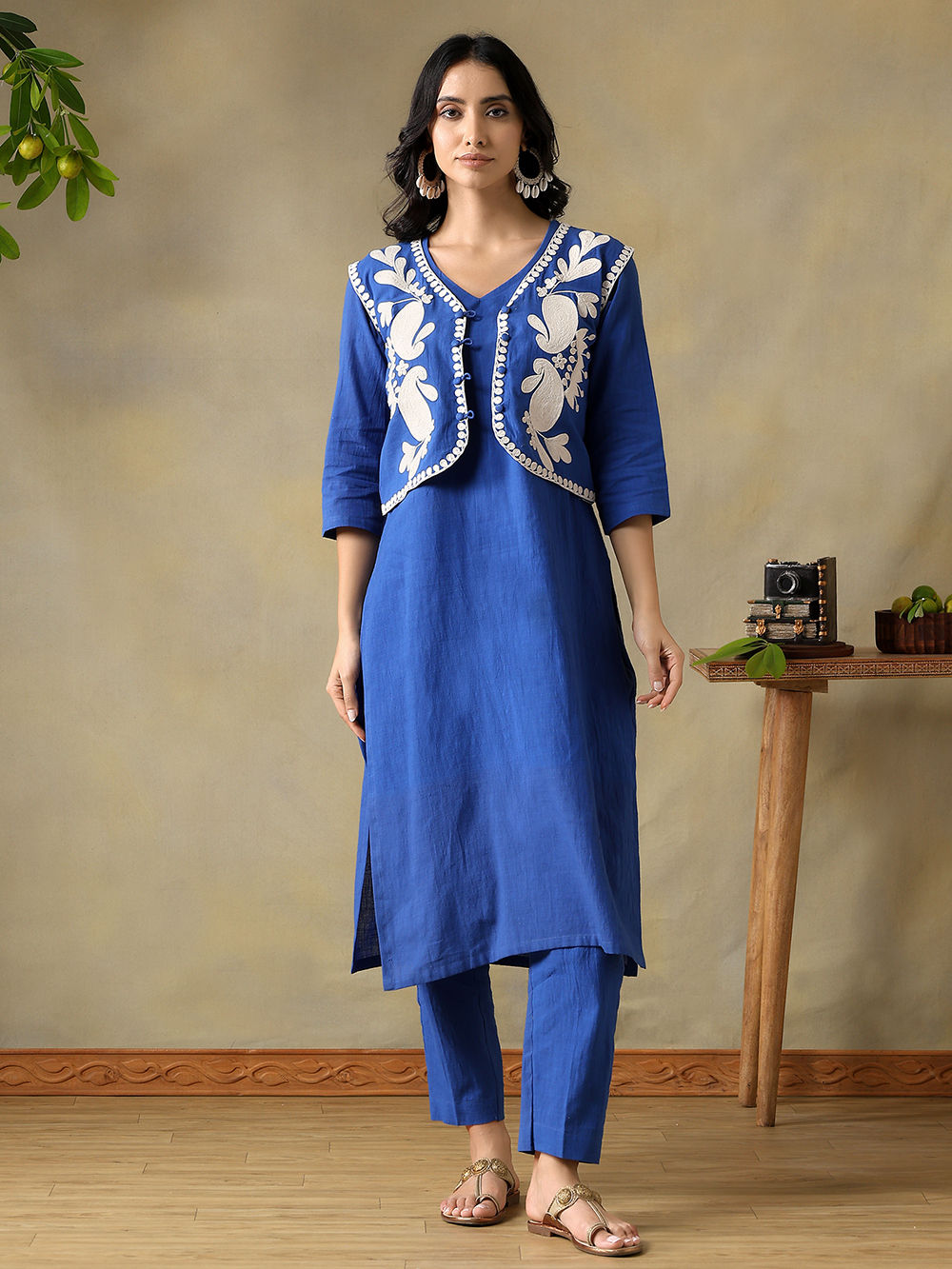NEEL-E-SHAAM– WINTER COTTON SLUB KURTI SET WITH HAND BLOCK PRINTED JACKET main image 0