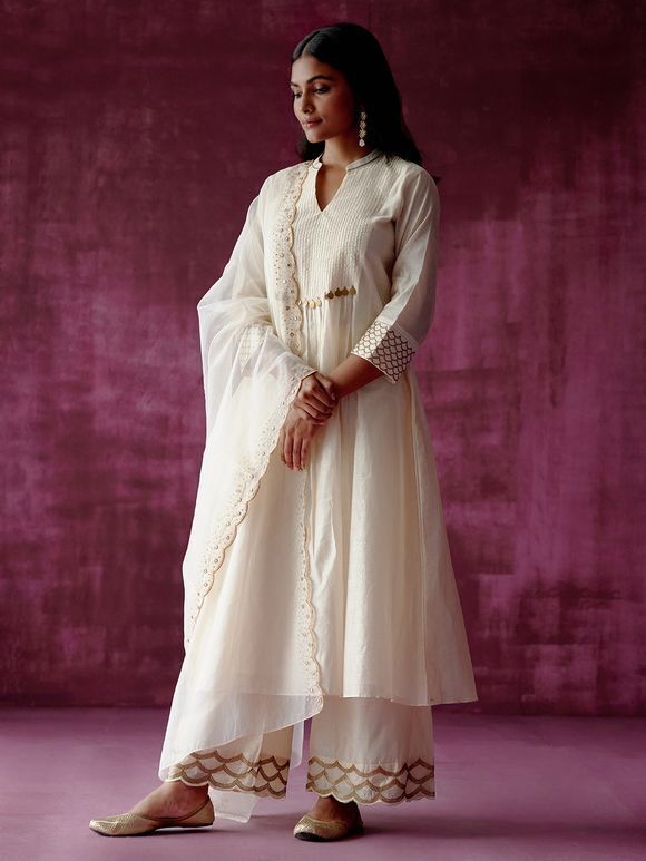 Off White Embroidered Chanderi Suit with Organza Scalloped Dupatta- Set of 3