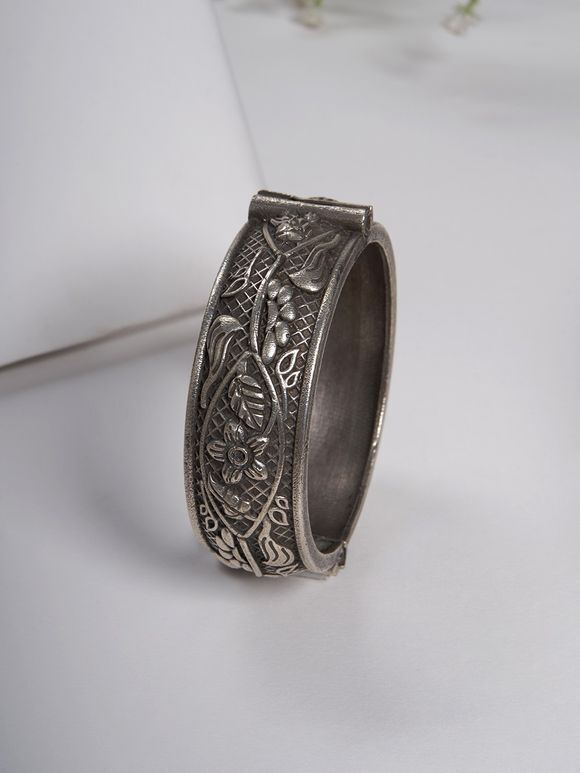 Silver Toned Handcrafted Brass Floral Bangle