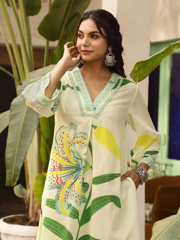 Designer Kurti Chiffon Georgette Red Embroidered Kurtis – Kajols - Indian &  Pakistani Fashion & Tailoring